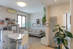 Trilocale ristrutturato con box a Somaglia - foto 5