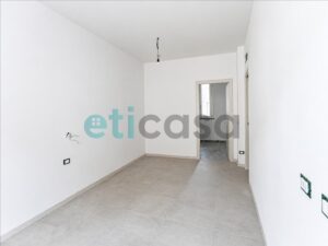 Trilocale con doppio affaccio ristrutturato in centro città - foto 7