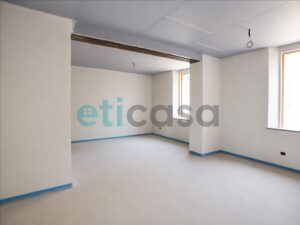Trilocale con doppio affaccio ristrutturato in centro città - foto 18