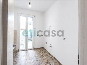 Bilocale ristrutturato in centro città - foto 8